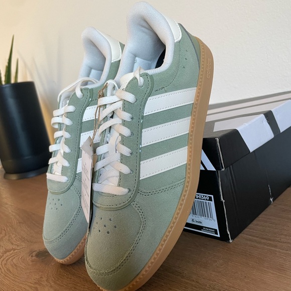 NWT Women’s Adidas “Breaknet Sleek” Sneakers Size 7.5 - Picture 3 of 7